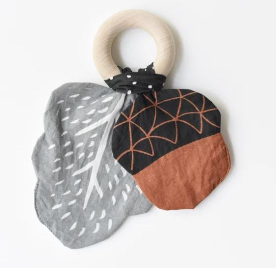High Contrast Crinkle Acorn Teether